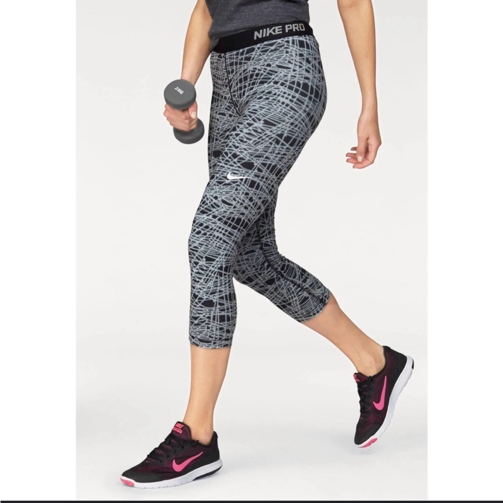 Women's Nike Pro Dri-Fit Black, White Crop Leggings Size Medium